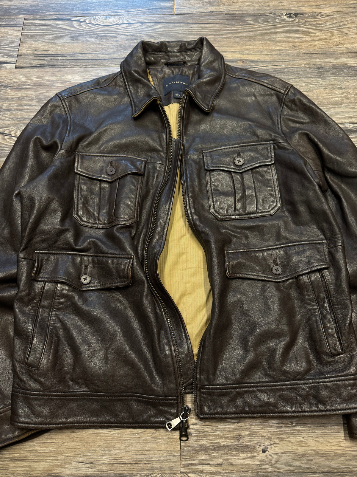 BANANA REPUBLIC POCKET COLLAR LEATHER JACKET (M)