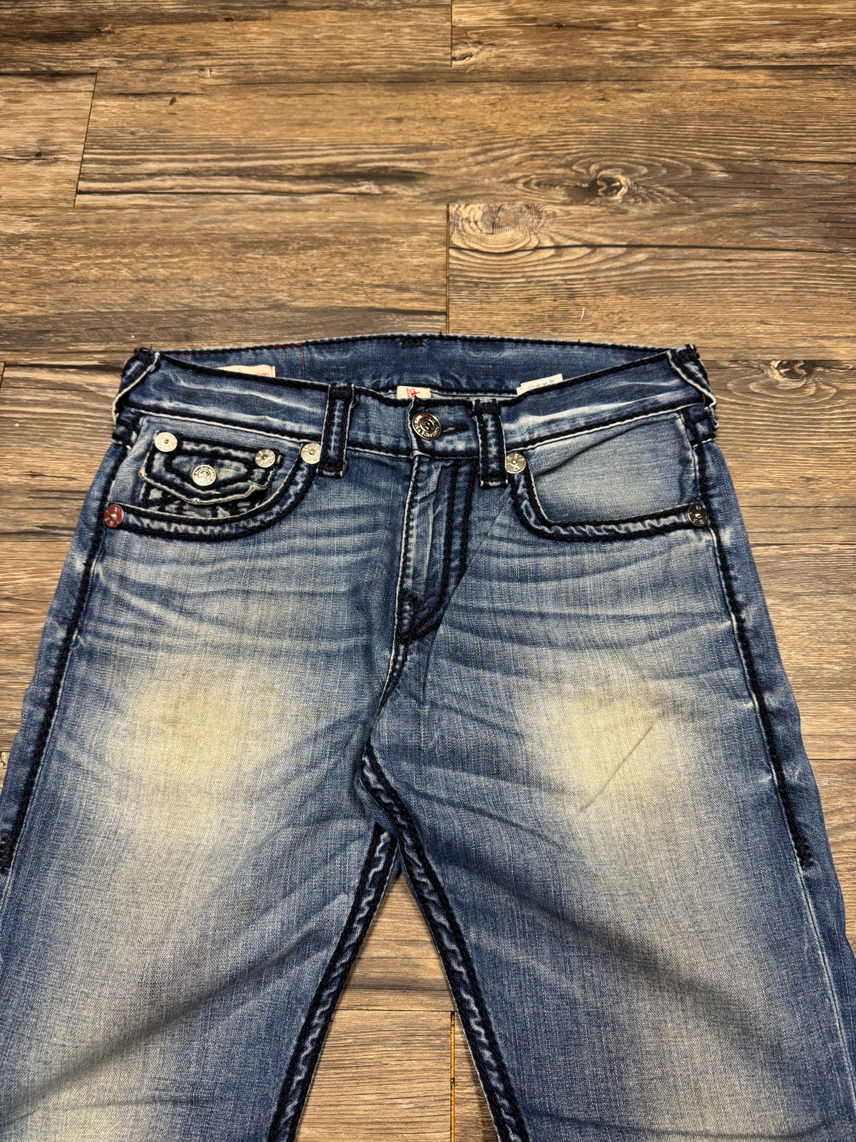 TRUE RELIGION DARK BLUE SUPER-T STITCH RELAXED STRAIGHT LEG JEANS (31)