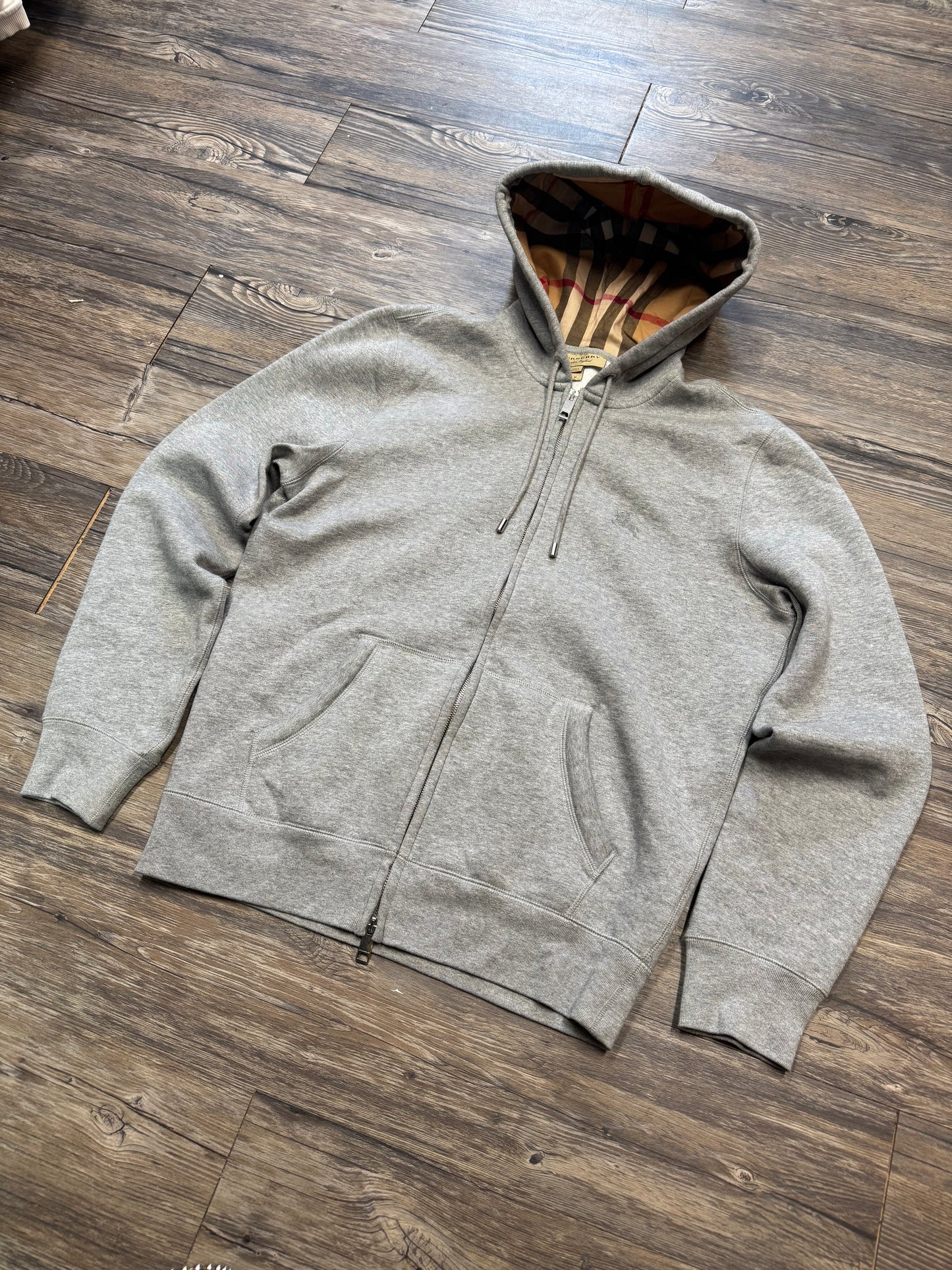 BURBERRY PLAID ZIP-UP HOODIE (M)
