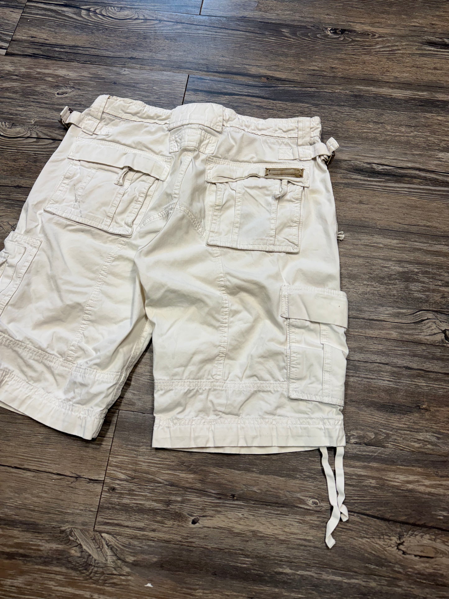 DOLCE & GABBANA MULTI-POCKET CARGO SHORTS (32)