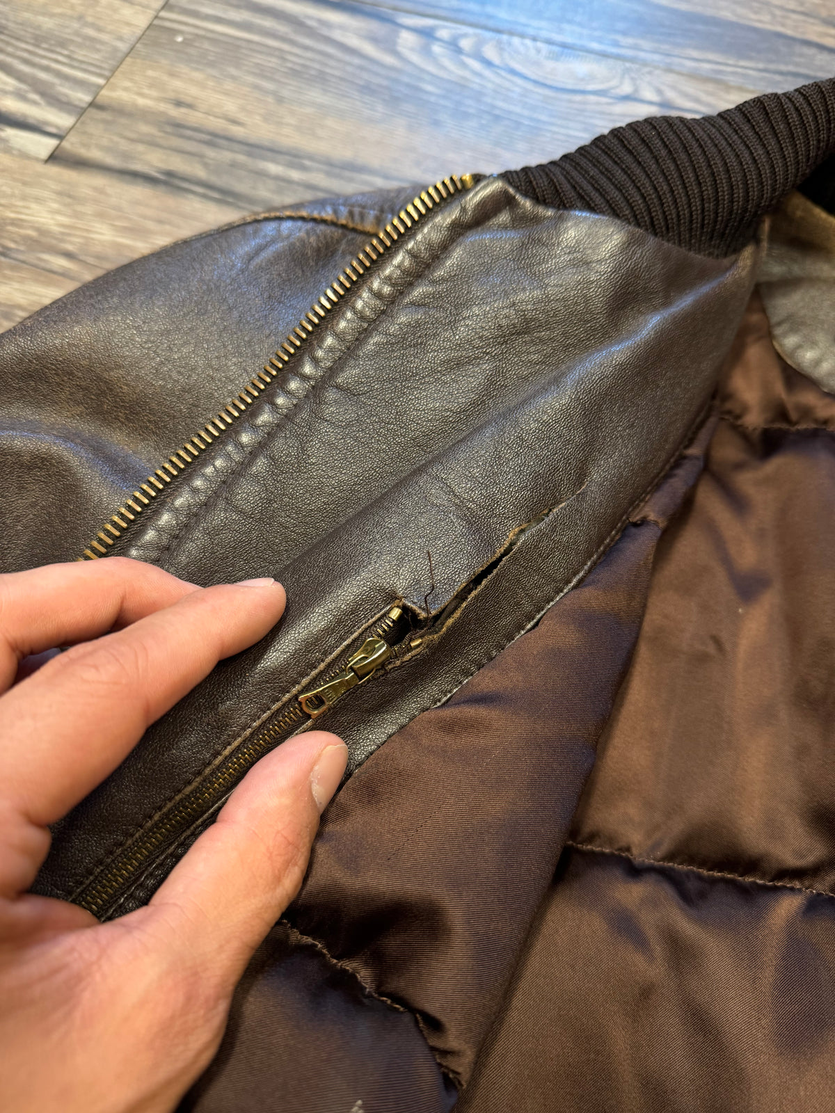 2000’s GUCCI TOM FORD LEATHER BOMBER JACKET (M)