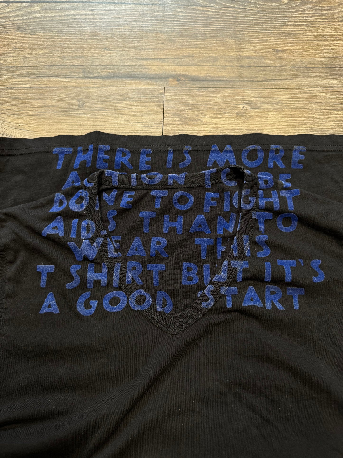 MAISON MARGIELA AIDS AWARENESS V-NECK T-SHIRT (S)