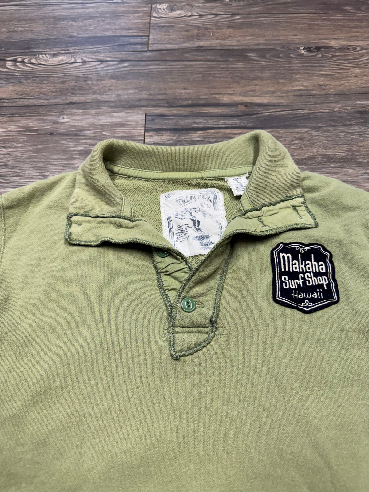 HOLLISTER LONG SLEEVE QUARTER-BUTTON POLO (L)