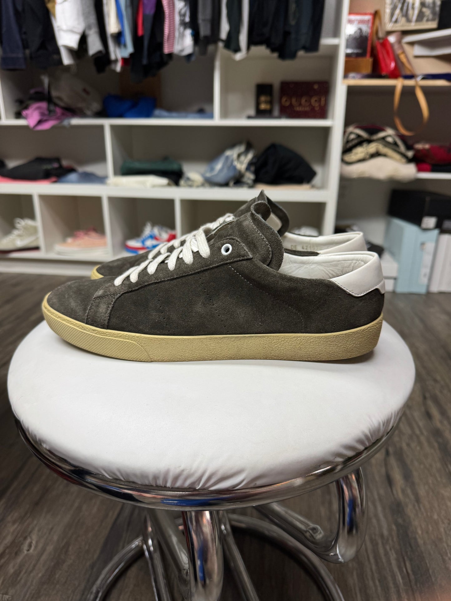 SAINT LAURENT SUEDE SOHO SL06 LO-TOP SNEAKER (44)