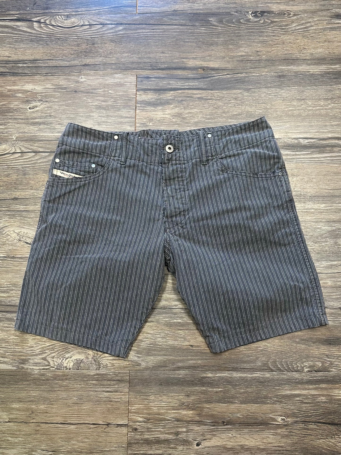 STRIPPED BRAVE SHORTS (33)