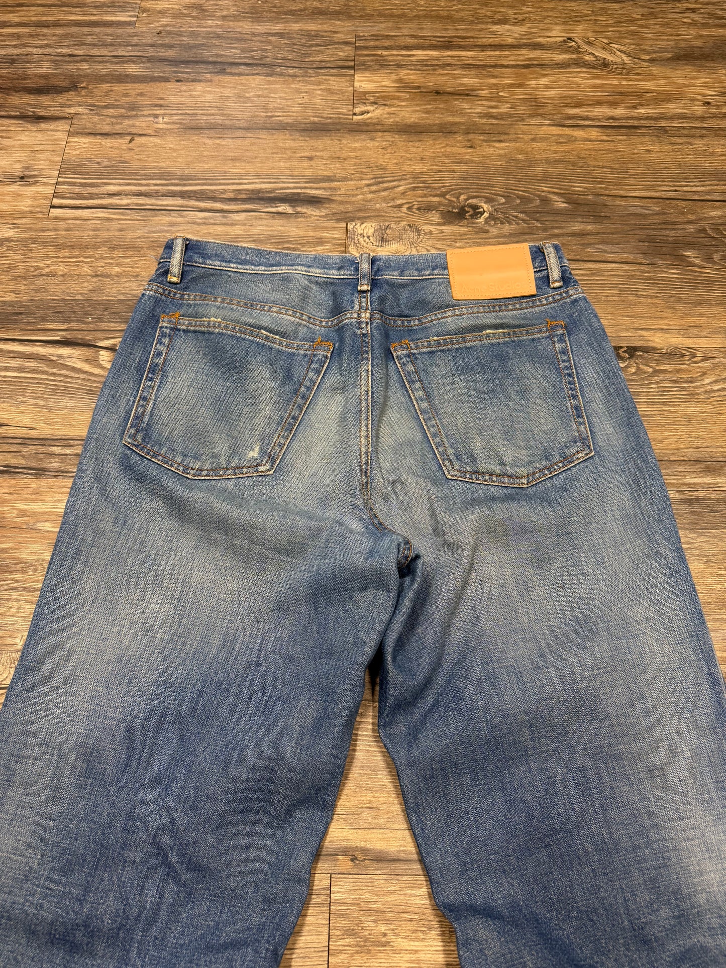 ACNE STUDIOS LIGHT WASH FLARE JEANS (32x32)