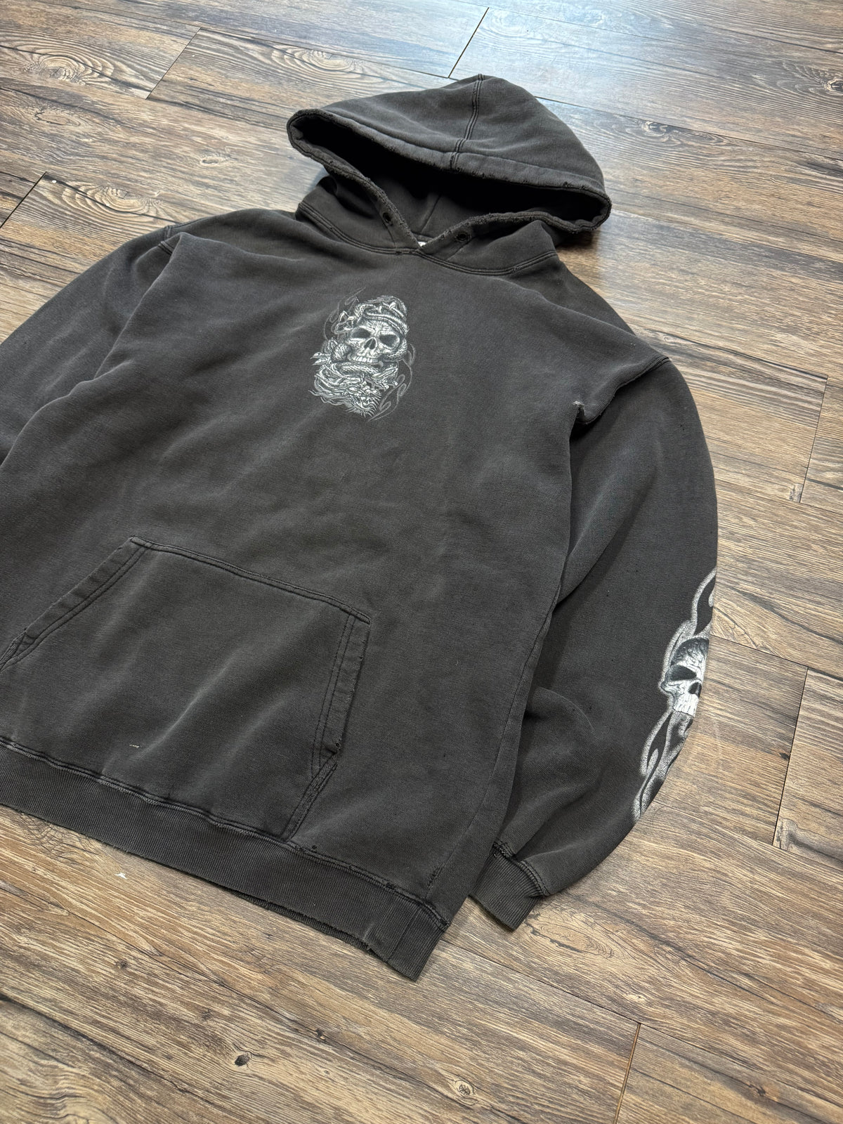 TOP HEAVY FADED & DISTRESSED SKULLY HOODIE (L)