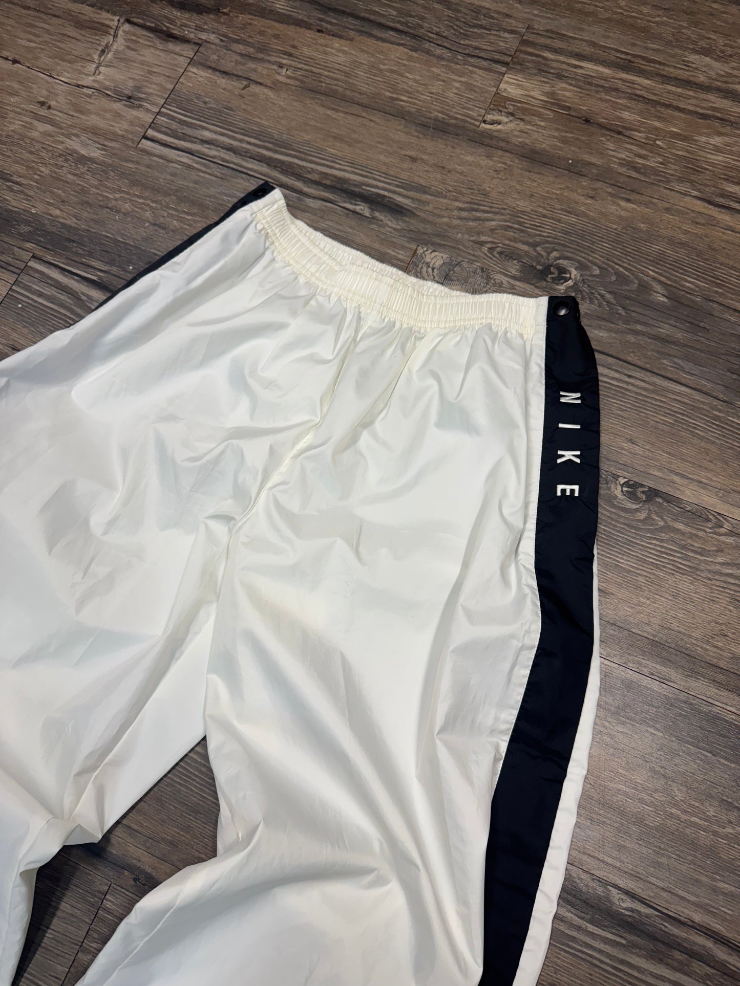 VTG 00’s NIKE TRACK PANTS (L-XL)