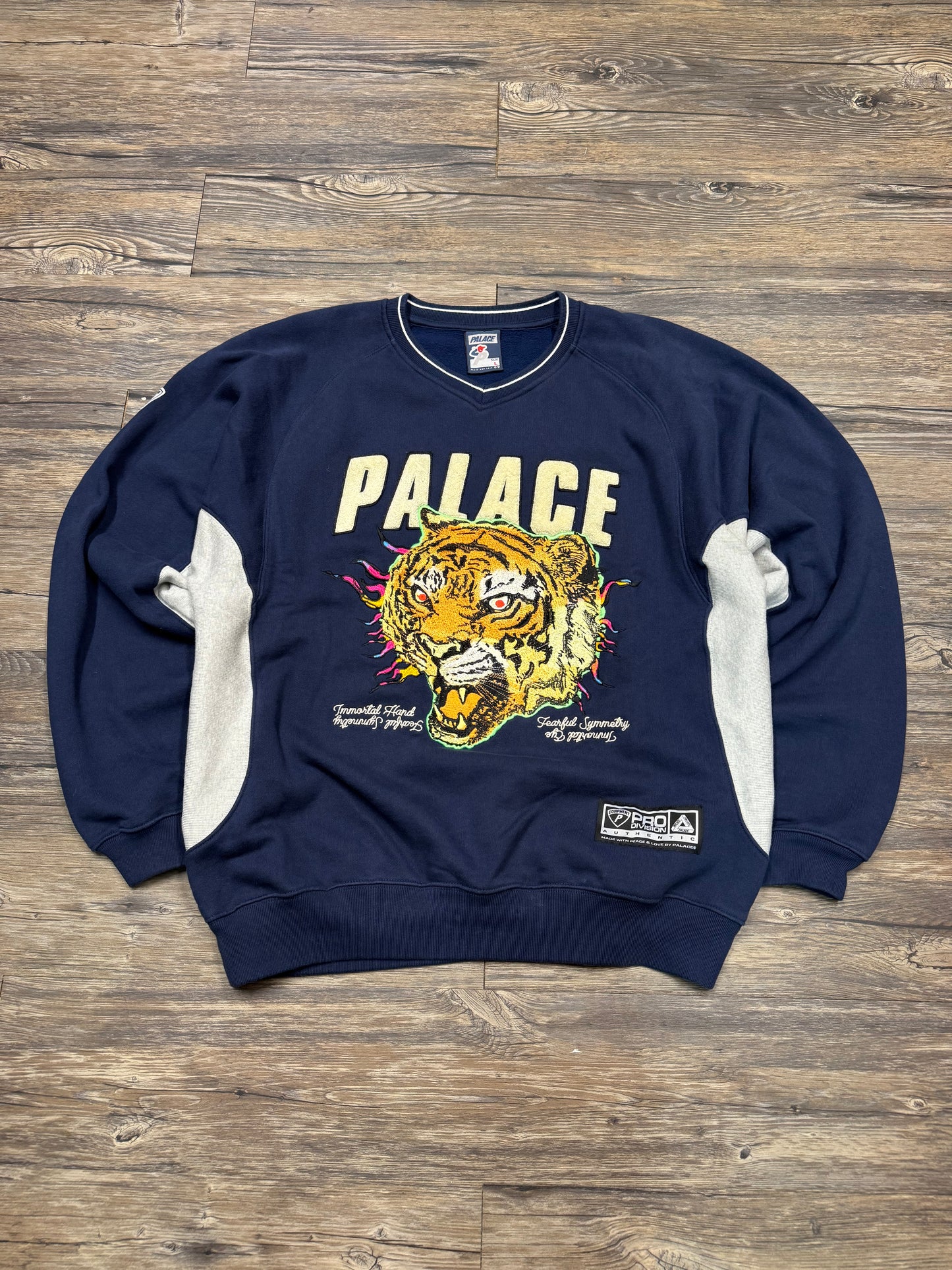 PALACE SS25 ‘TORA TORA’ CREWNECK (L)