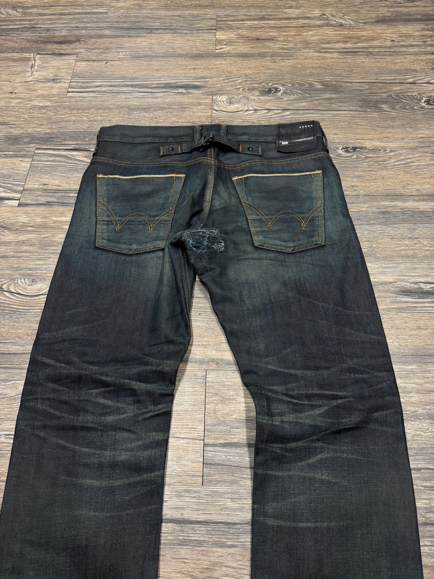 EDWINS INDIGO WASHED SELVEDGE REPAIRED JEANS (31x33)
