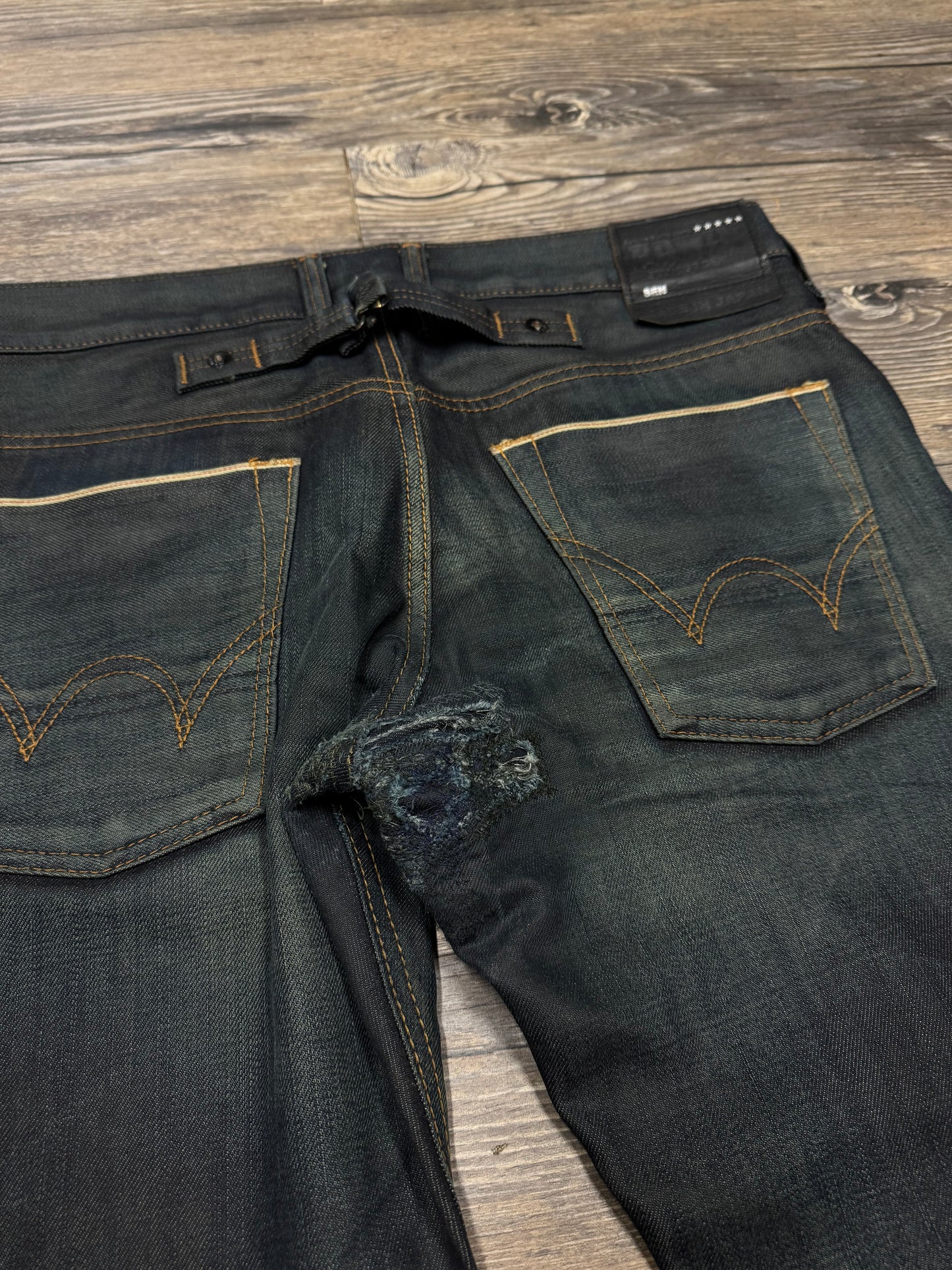 EDWINS INDIGO WASHED SELVEDGE REPAIRED JEANS (31x33)