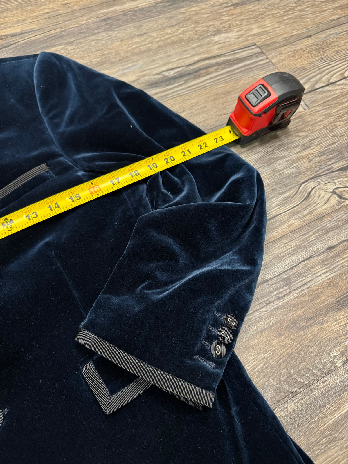 THOM BROWNE COLLEGIATE VELOUR BLAZER (1)