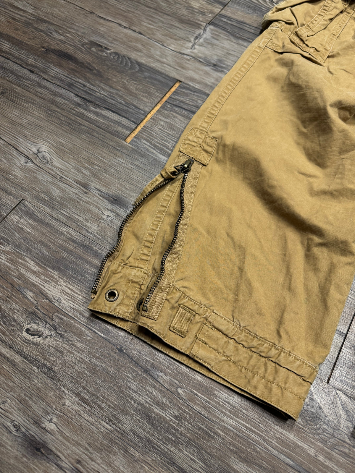 ABERCROMBIE & FITCH TAN Y2K PARATROOPER CARGO PANTS (XL)
