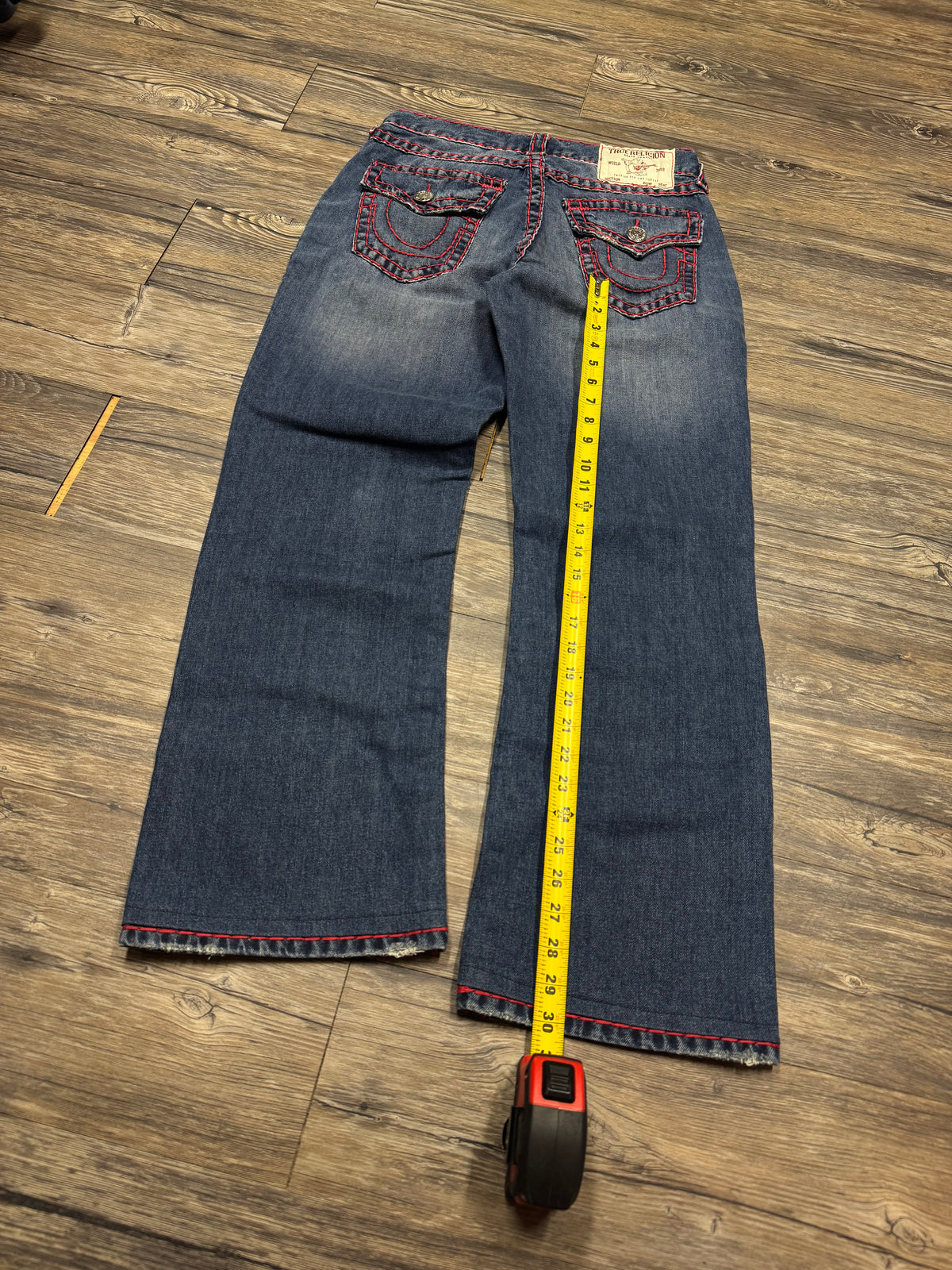 TRUE RELIGION BILLY RELAXED BOOTCUT DARKWASH JEANS (30)
