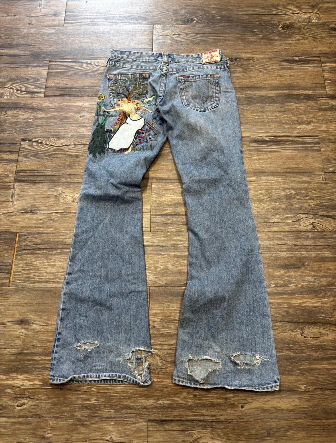 TRUE RELIGION WMNS EMBROIDERED FLARE JEANS (27)