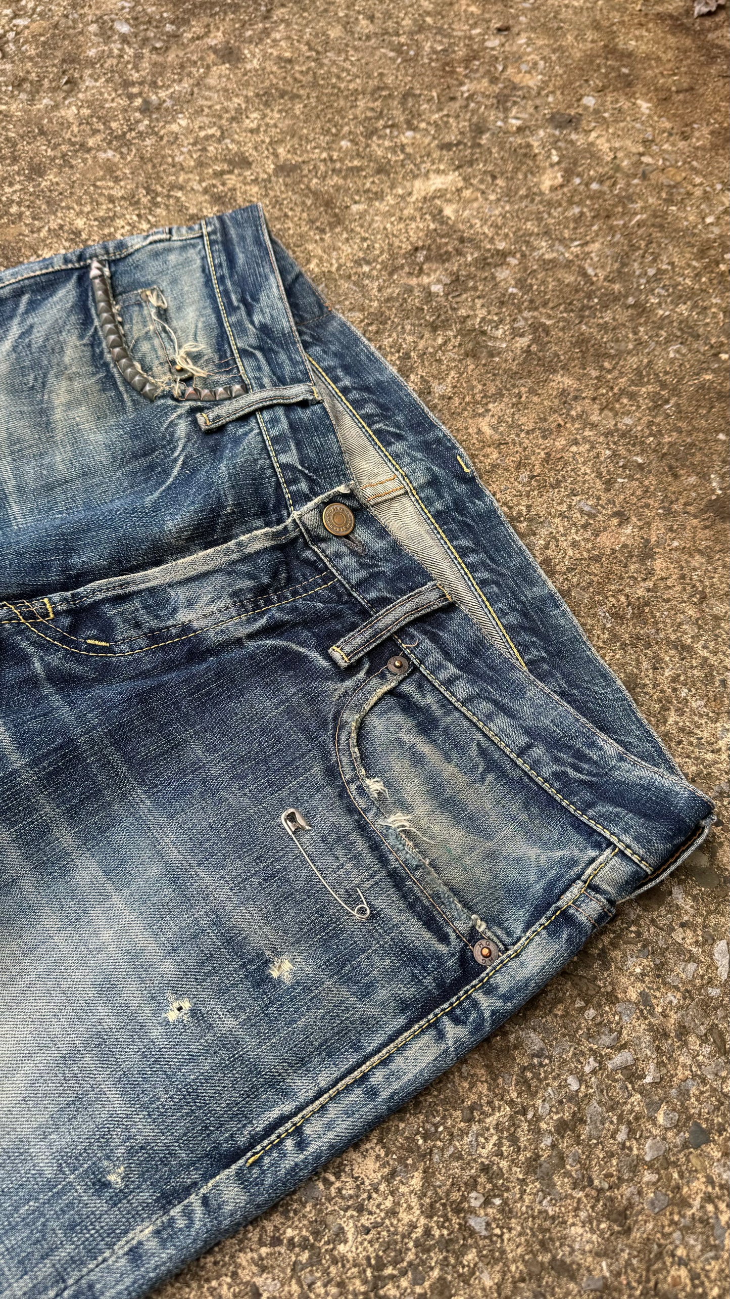 HYSTERIC GLAMOUR KNEE CUT DENIM (34)