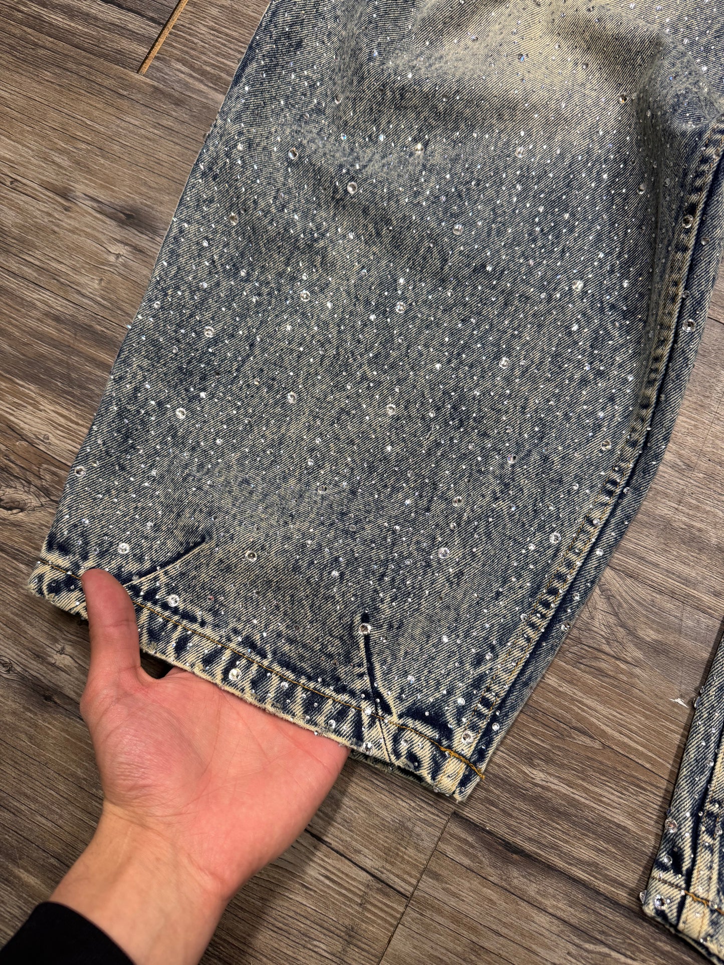 VALE DREAMS RHINESTONE BAGGY LIGHTWASH JEANS (34)