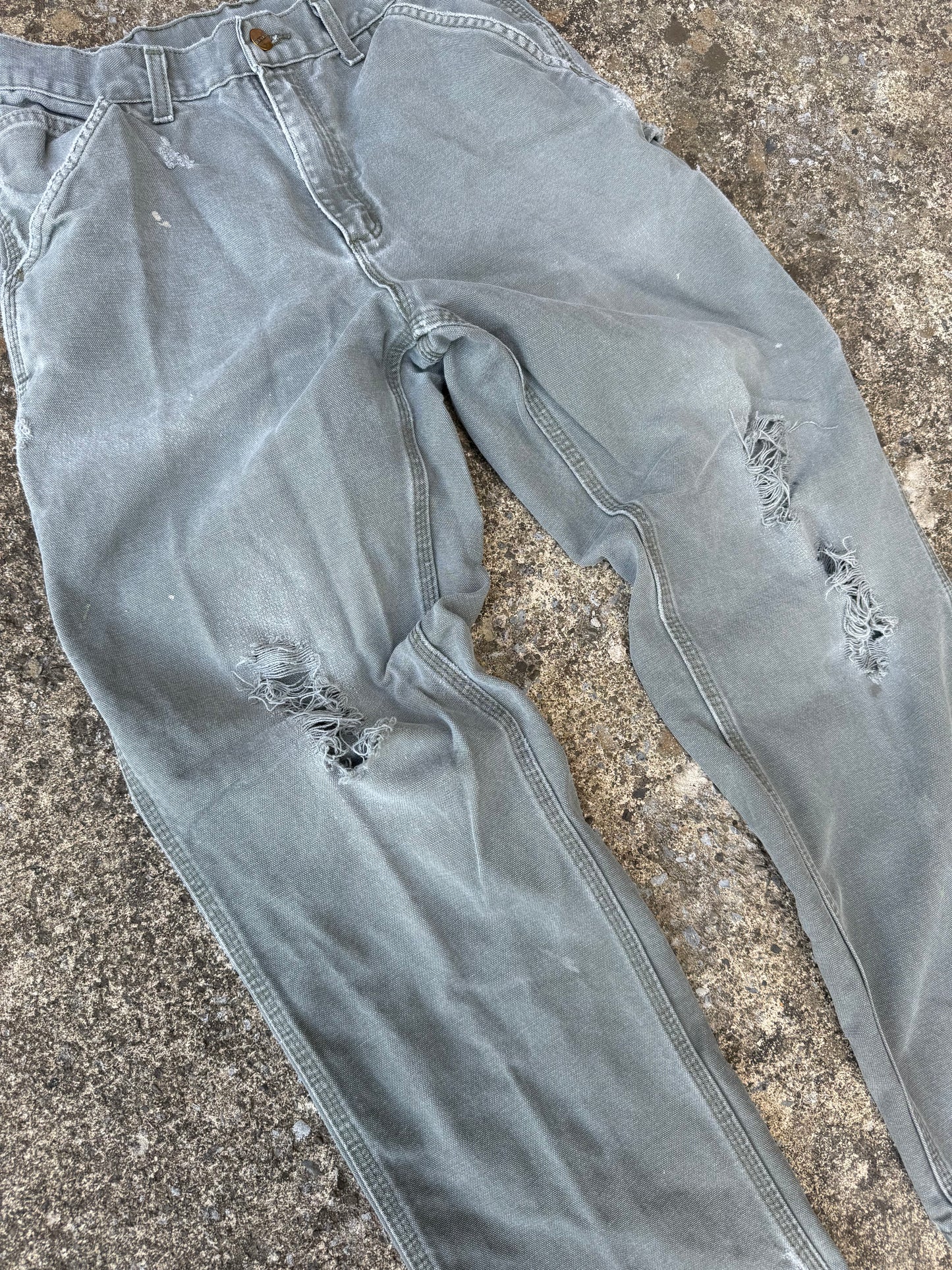 CARHARTT DISTRESSED CARPENTERS (31x32)