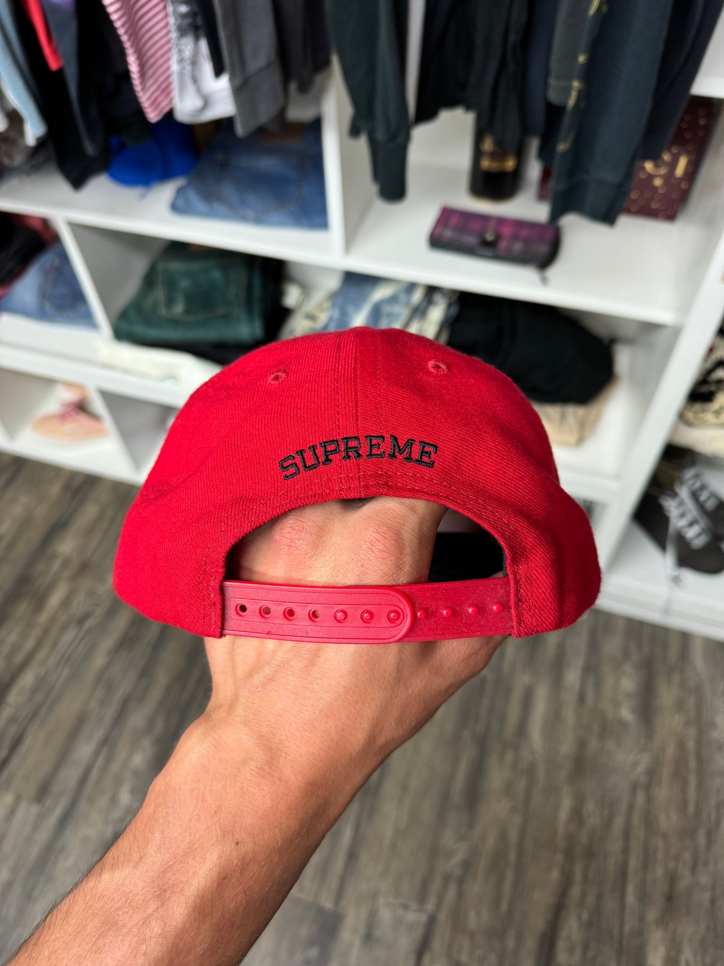 SUPREME ‘LES MISERABLES’ YOUTH CREW SNAP-BACK HAT (OS)