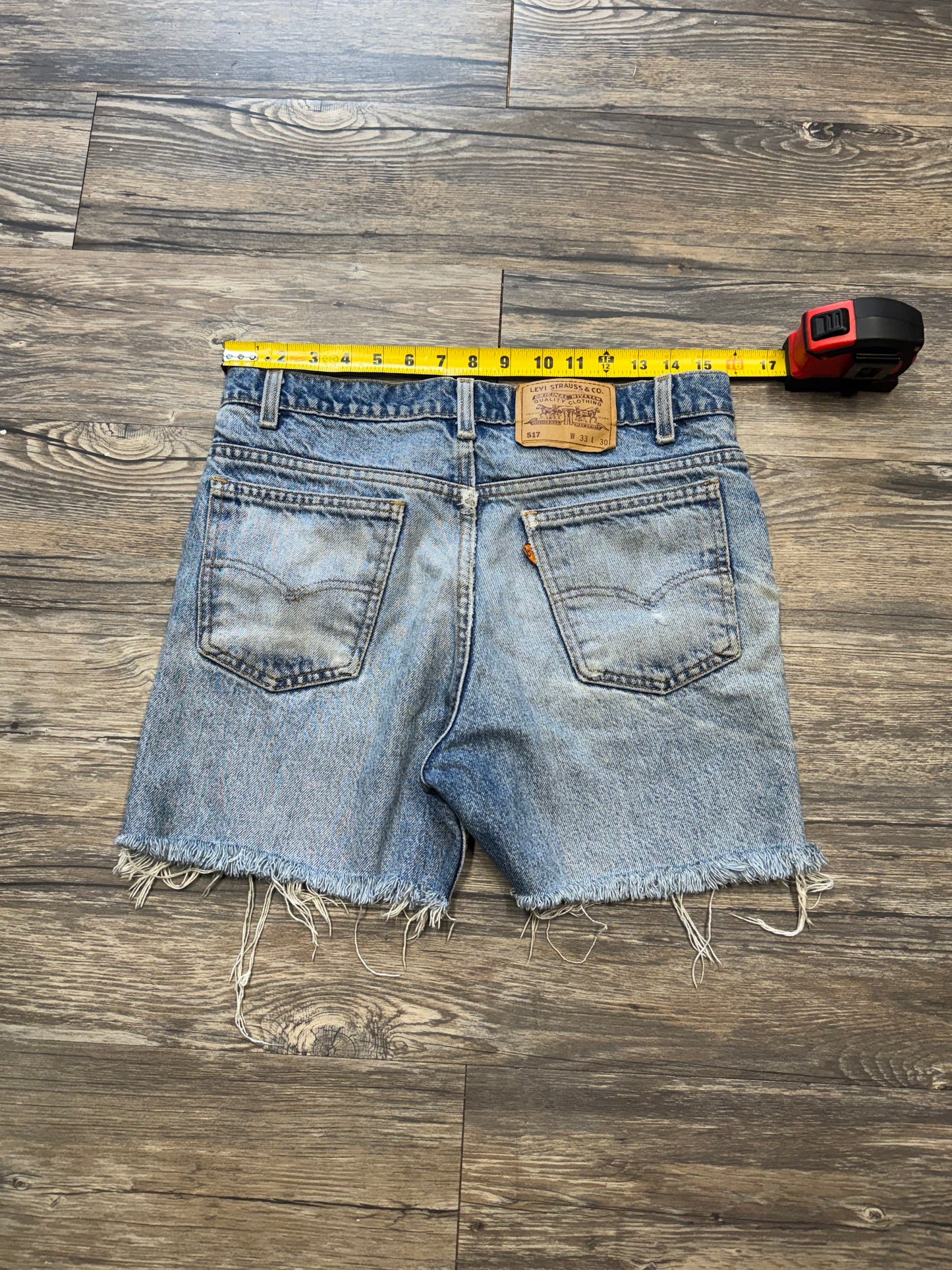 LEVIS ORANGE TAB 517 FADED & DISTRESSED SHORTS (33)