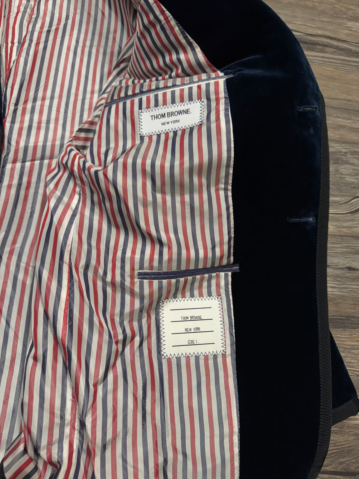 THOM BROWNE COLLEGIATE VELOUR BLAZER (1)