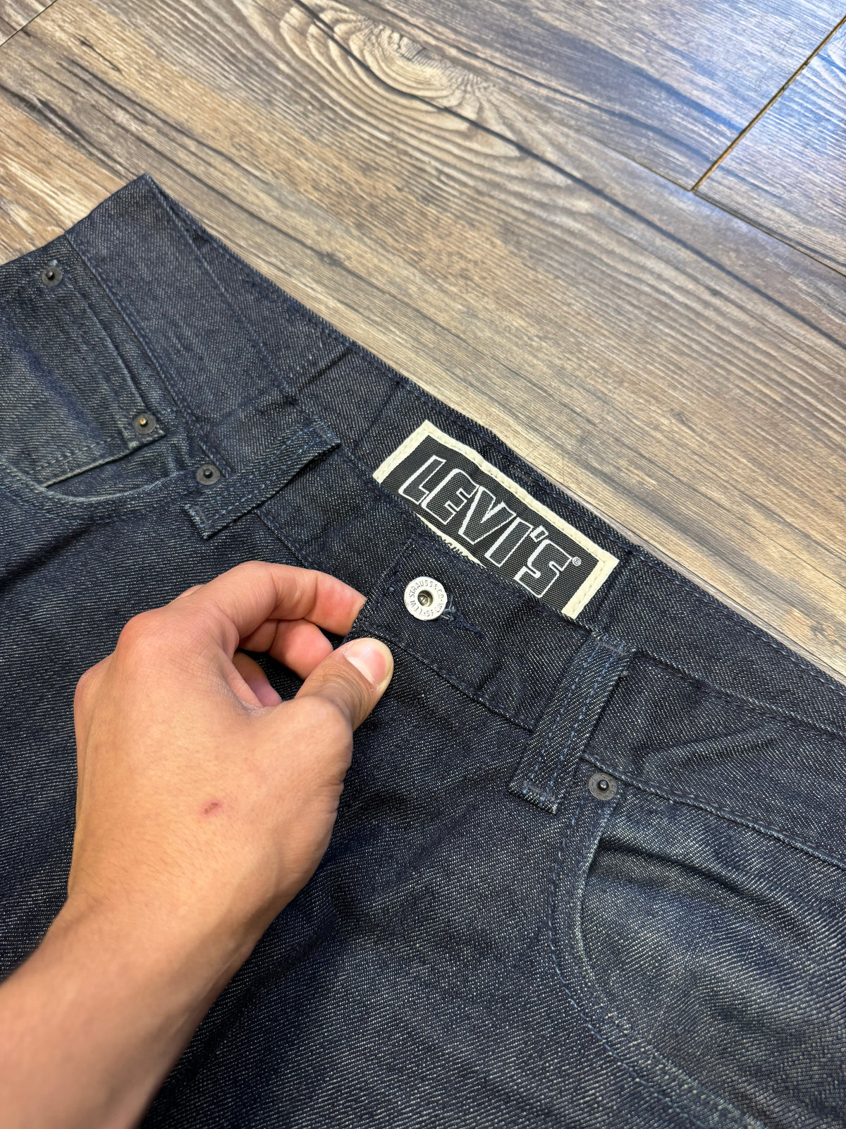 LEVI 569 DARK WASH DENIM POCKET DESIGN JEANS (33)
