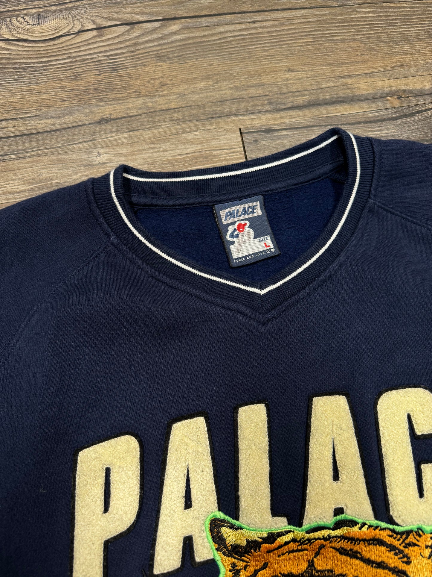 PALACE SS25 ‘TORA TORA’ CREWNECK (L)