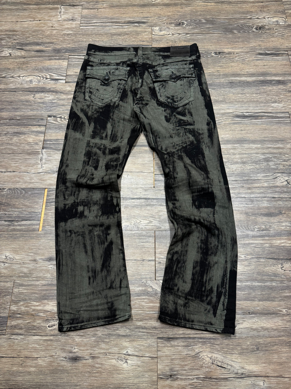 TRUE RELIGION RICKY RELAXED STRAIGHT PAINTED CUSTOM JEANS (33)