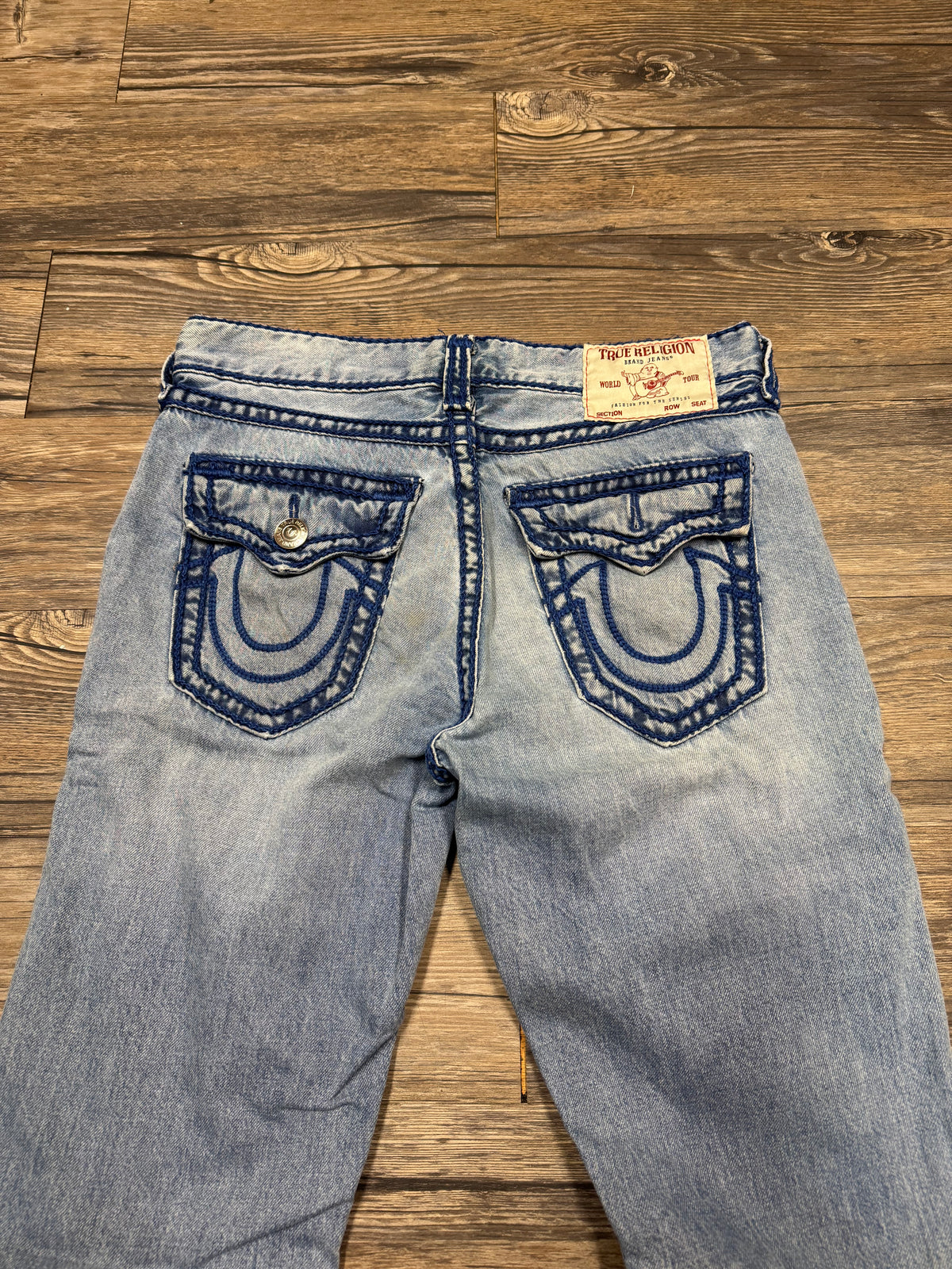 TRUE RELIGION RICKY RELAXED STRAIGHT LIGHTWASH DARK BLUE STITCH JEANS (30)