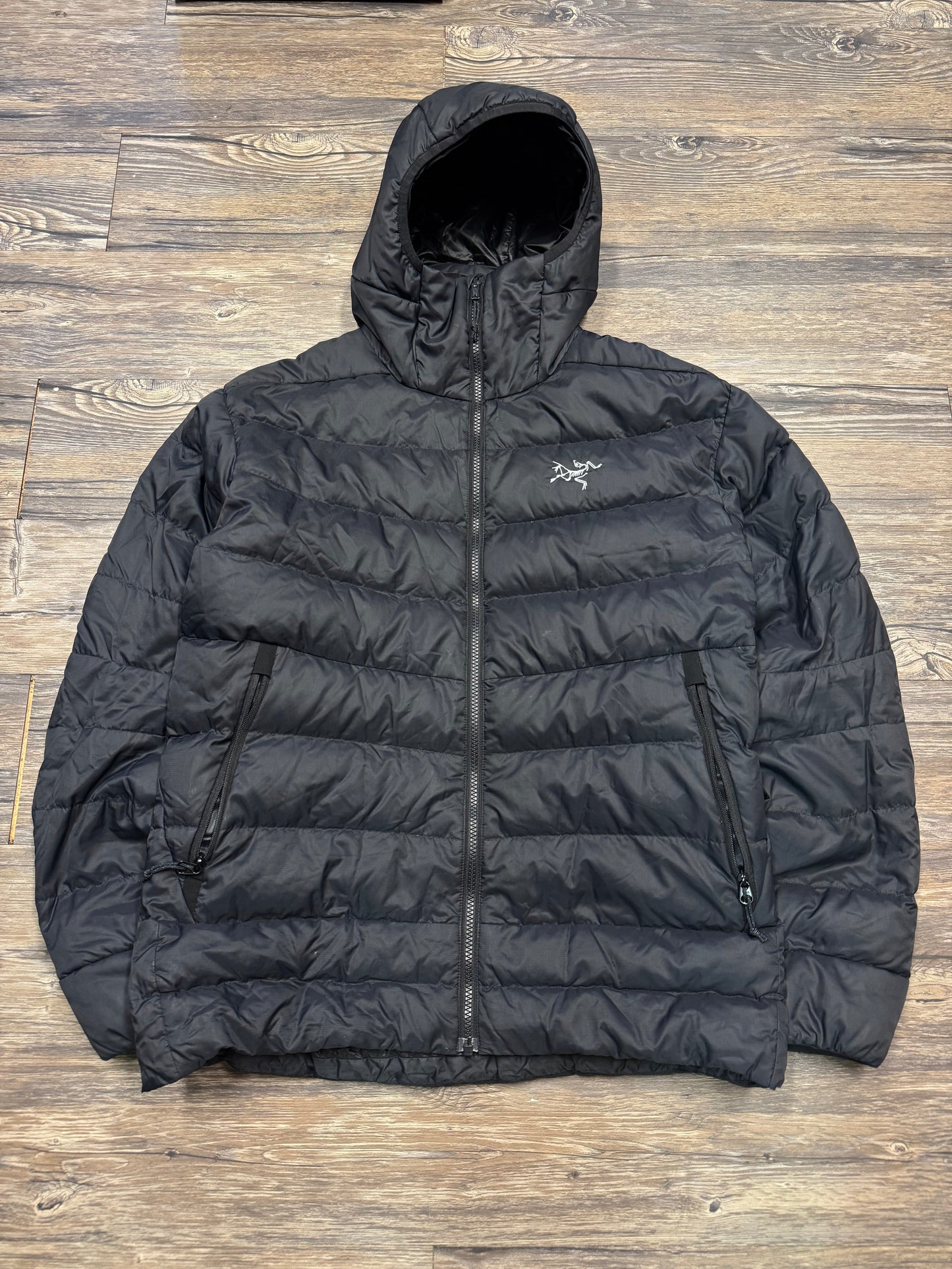 ARCTERYX HOODED PUFFER JACKET (M)