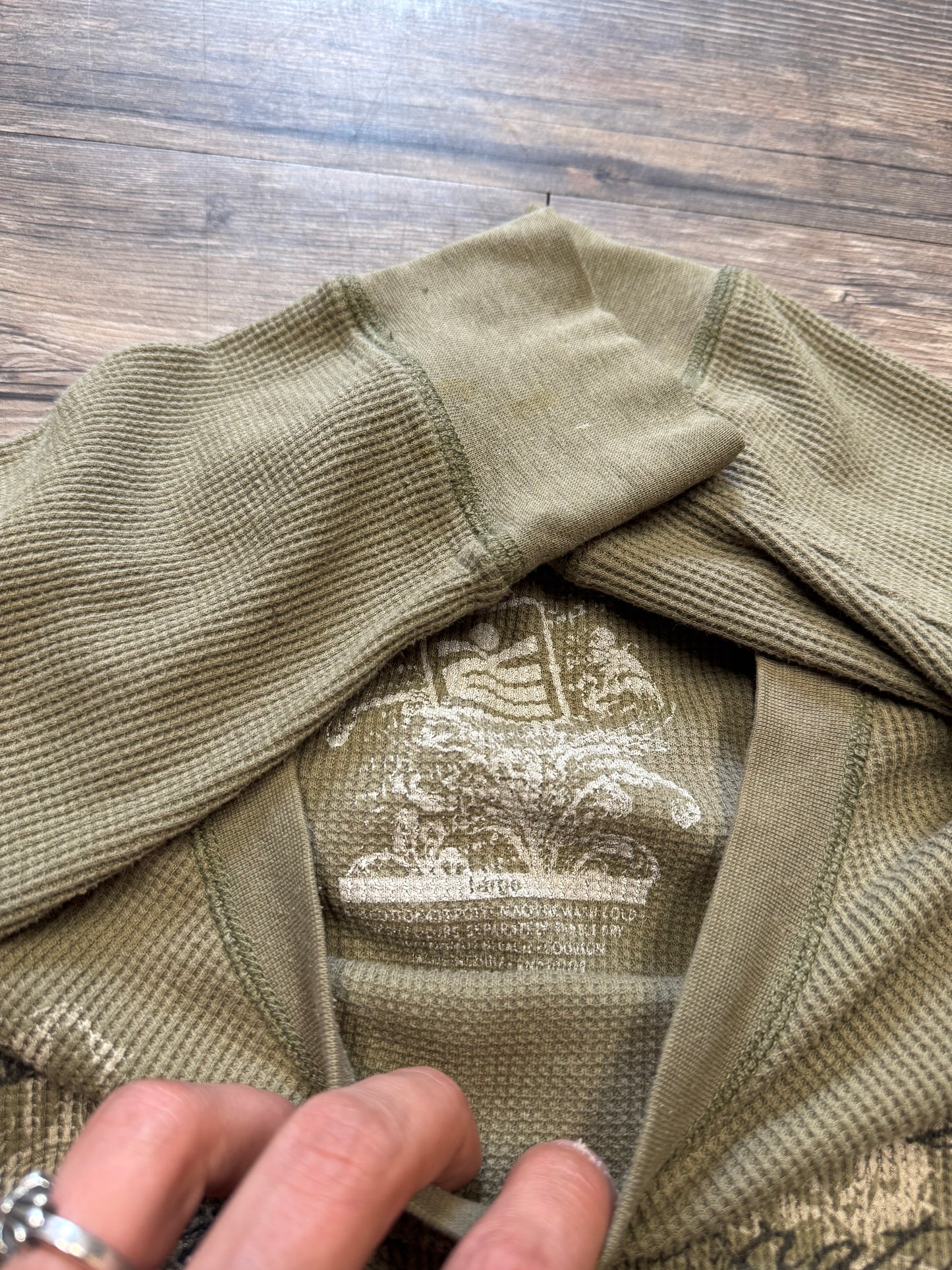 MACHINE Y2K SAGE GREEN SCRIPT SKULL WAFFLE LONGSLEEVE (L)
