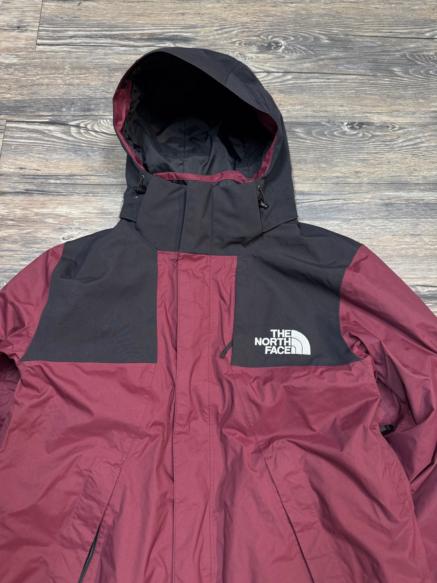 THE NORTH FACE RED PANEL RAIN JACKET (L)