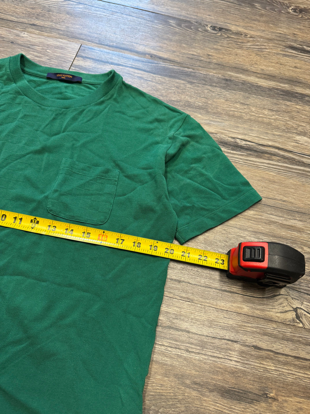 LOUIS VUTTION PLAIN FRONT POCKET T-SHIRT (M)