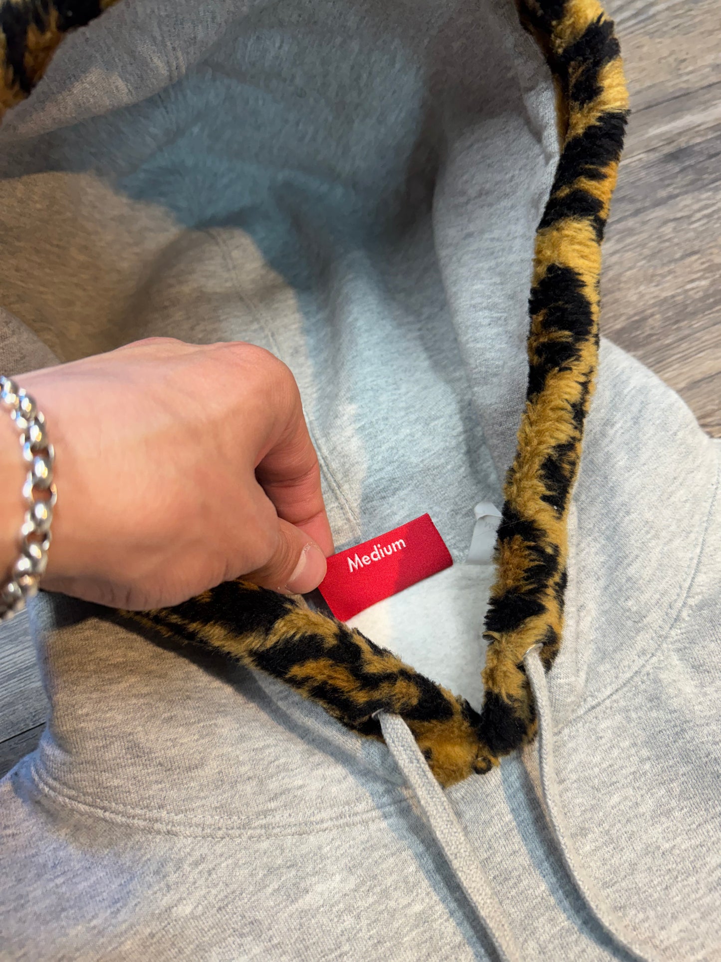 SUPREME LEOPARD TRIM LOGO HOODIE (M)