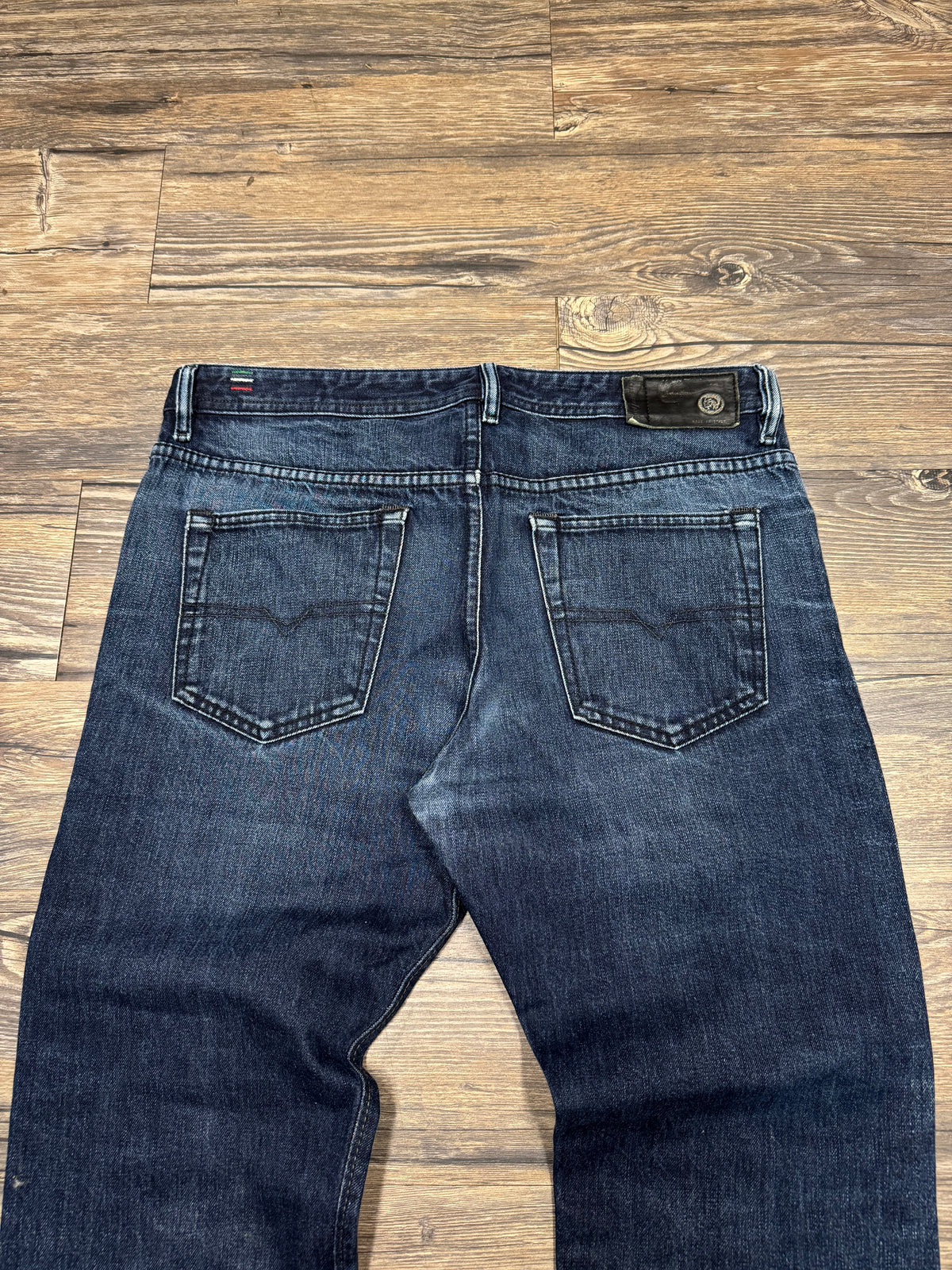 DIESEL DARKWASH BLUE DENIM JEANS (32)