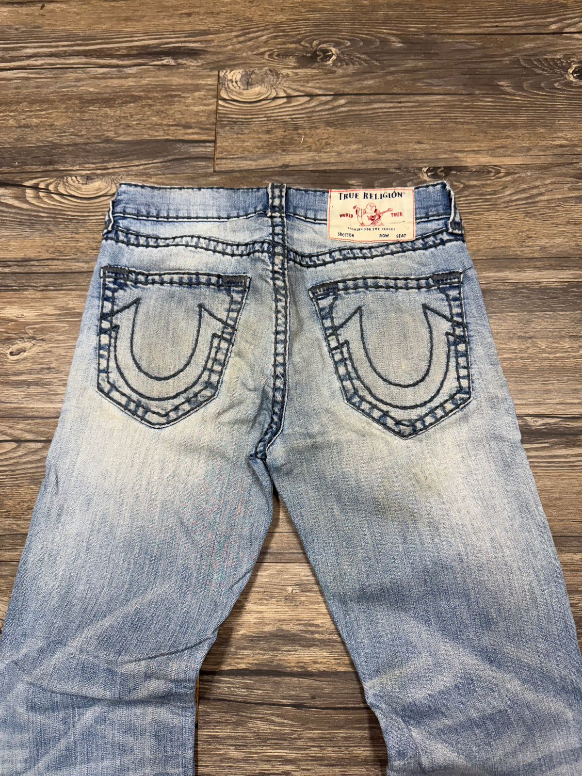 TRUE RELIGION RICKY RELAXED STRAIGHT LIGHTWASH FADED BLUE STITCH JEANS (31)