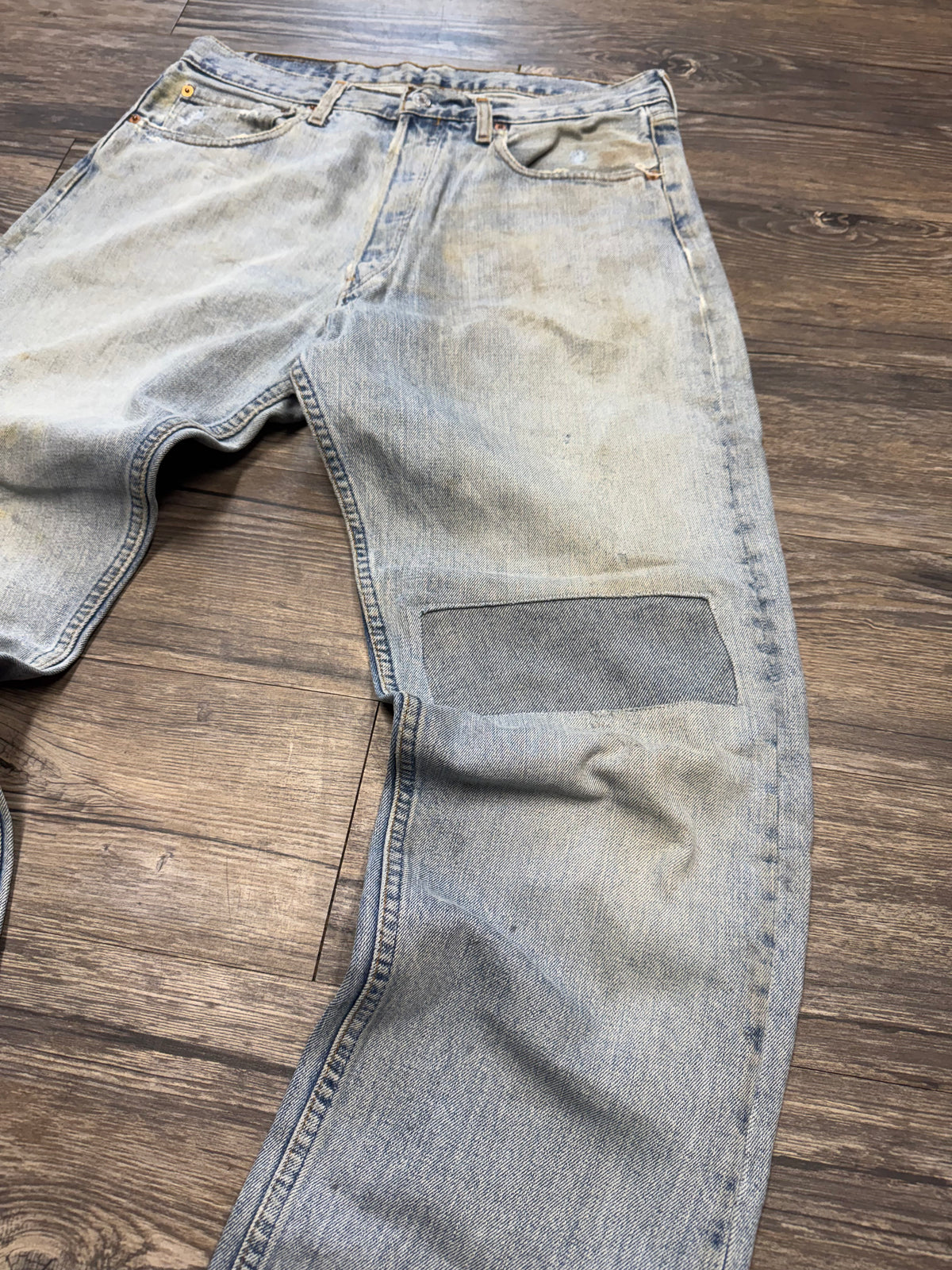 LEVI 517 DISTRESSED PATCHWORK LIGHTWASH DENIM JEANS (34)