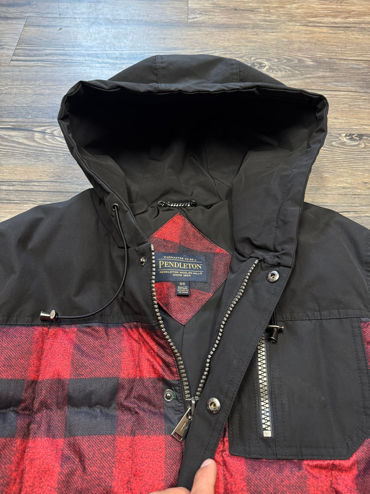 PENDLETON BUFFALO PLAID HOODED GOOSE DOWN ZIP UP JACKET (M)