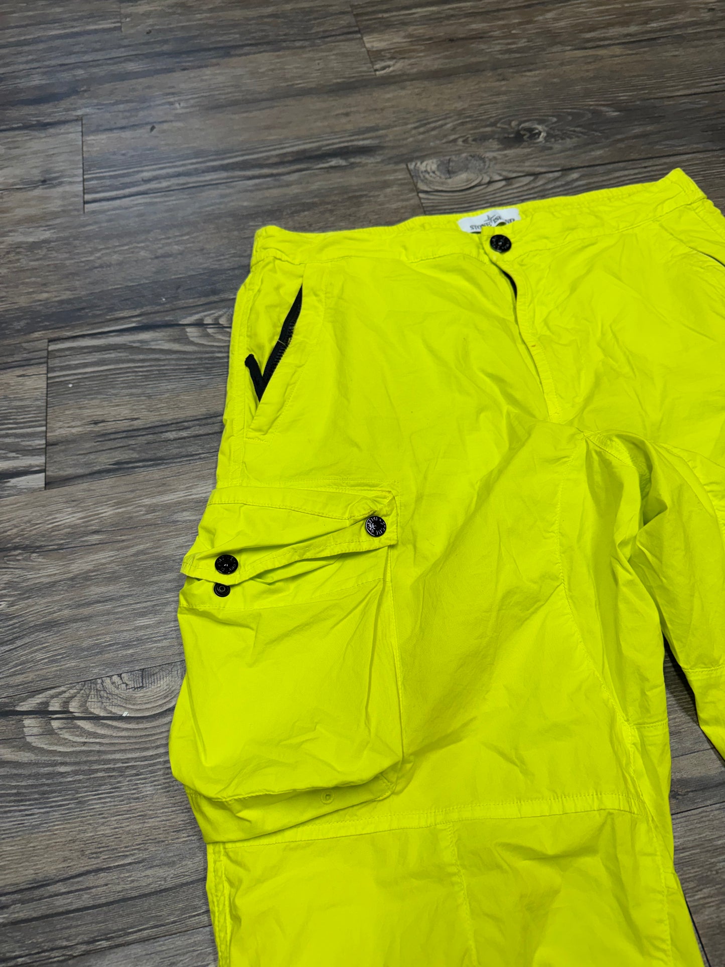 STONE ISLAND ‘LIME’ NYLON METAL CARGO PANTS (31)