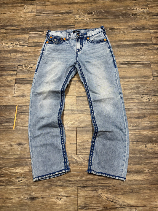 TRUE RELIGION LIGHTWASH RICKY RELAXED BLUE STITCH STRAIGHT JEANS (30)