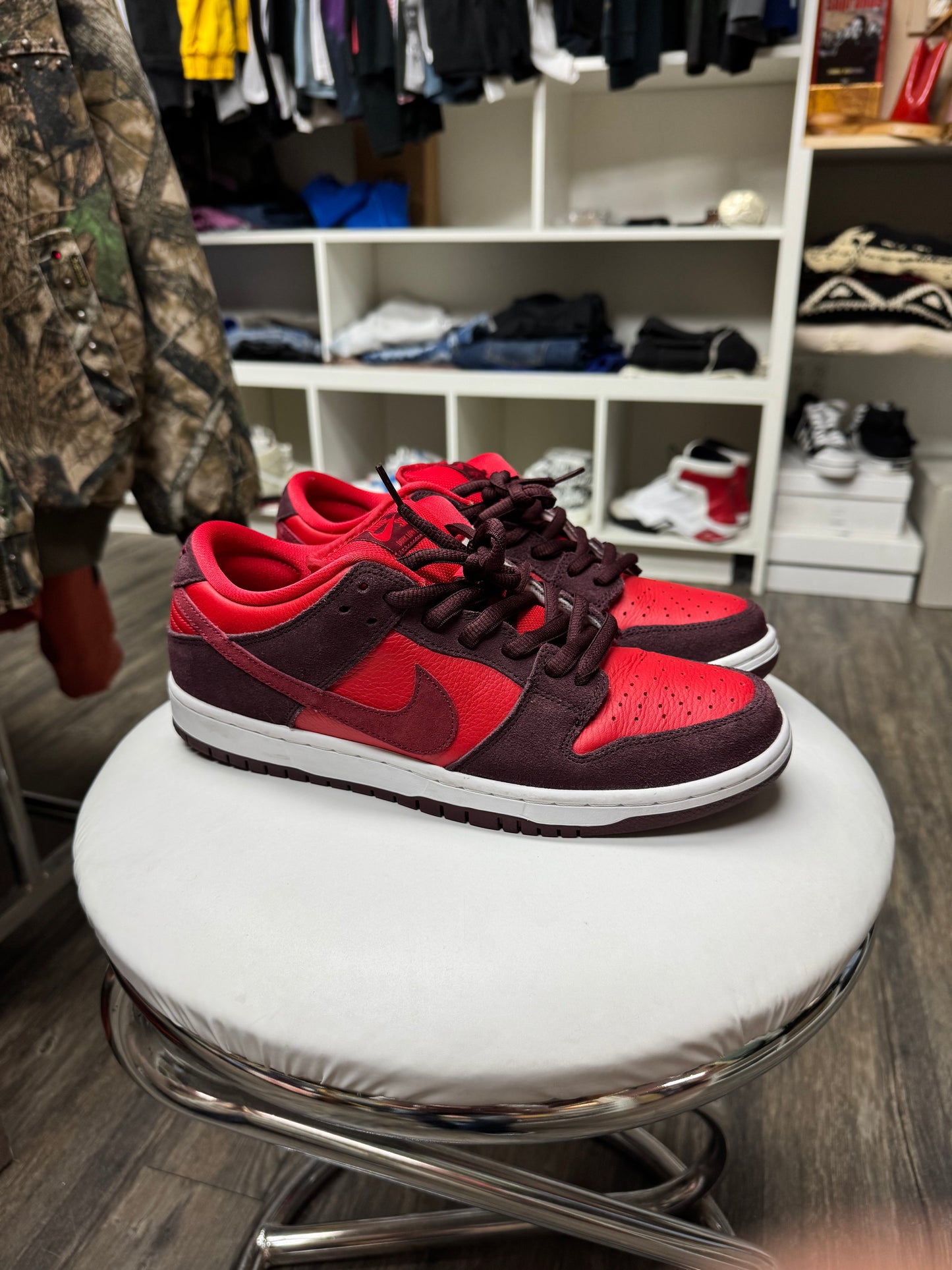 NIKE SB “CHERRY” LOW (9.5)