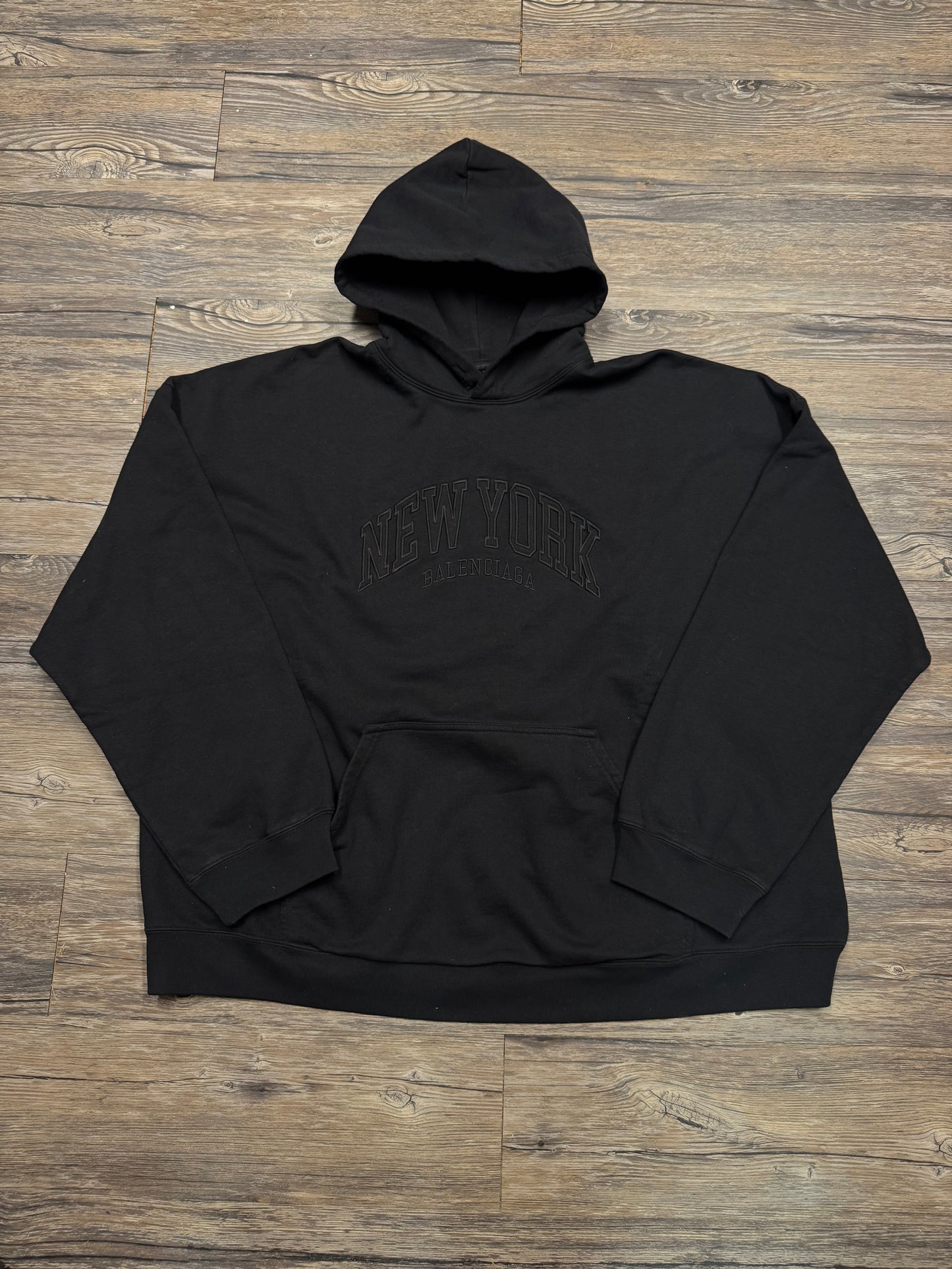 BALENCIAGA BLACK NEW YORK LOGO HOODIE (L)
