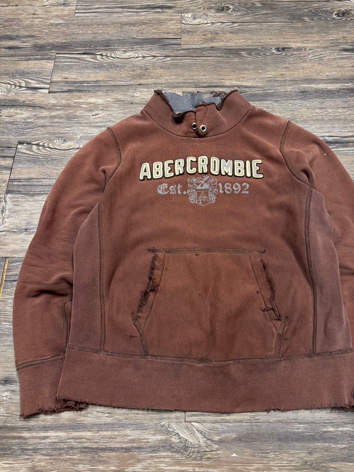 ABERCROMBIE & FITCH VINTAGE DISTRESSED PULLOVER (L)