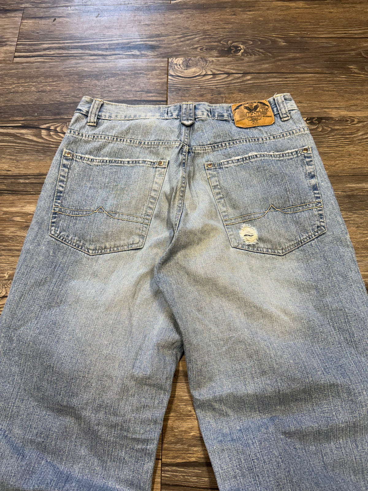 AVIREX LIGHT WASH BAGGY DISTRESSED JEANS (33)