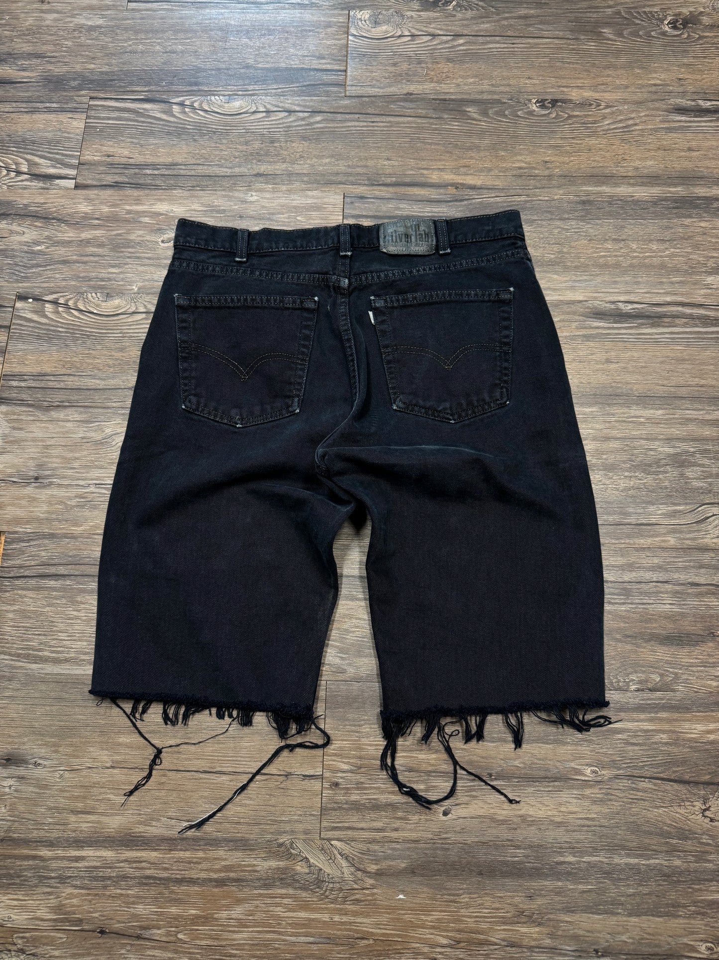 LEVI JET BLACK SILVER TAB VINTAGE DISTRESSED JORTS (33)