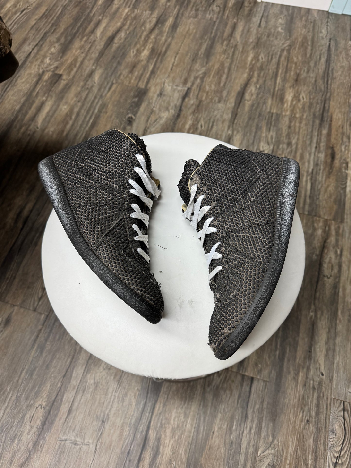MAISON MARGIELA REPLICA DOTTED EYES HI-TOP GATS (41)