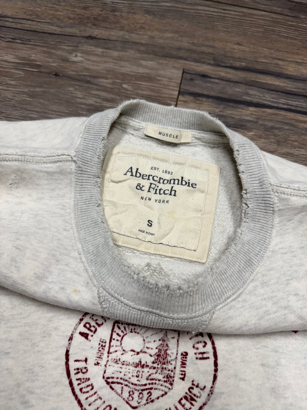 ABERCROMBIE & FITCH SINGLE V TRADITIONS CREWNECK (S)