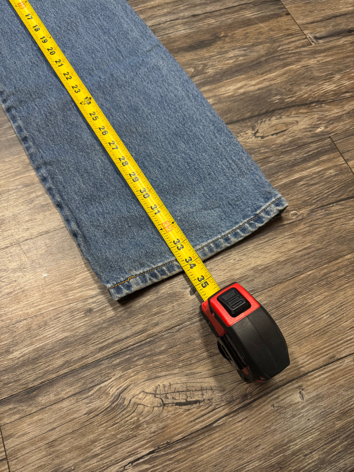LEVI 517 BOOT-CUT BLUE JEANS (33)