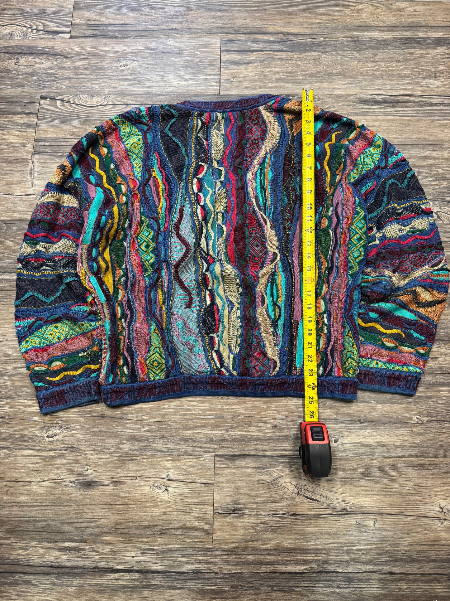 VINTAGE COOGI V-NECK CABLE KNIT SWEATER (L)