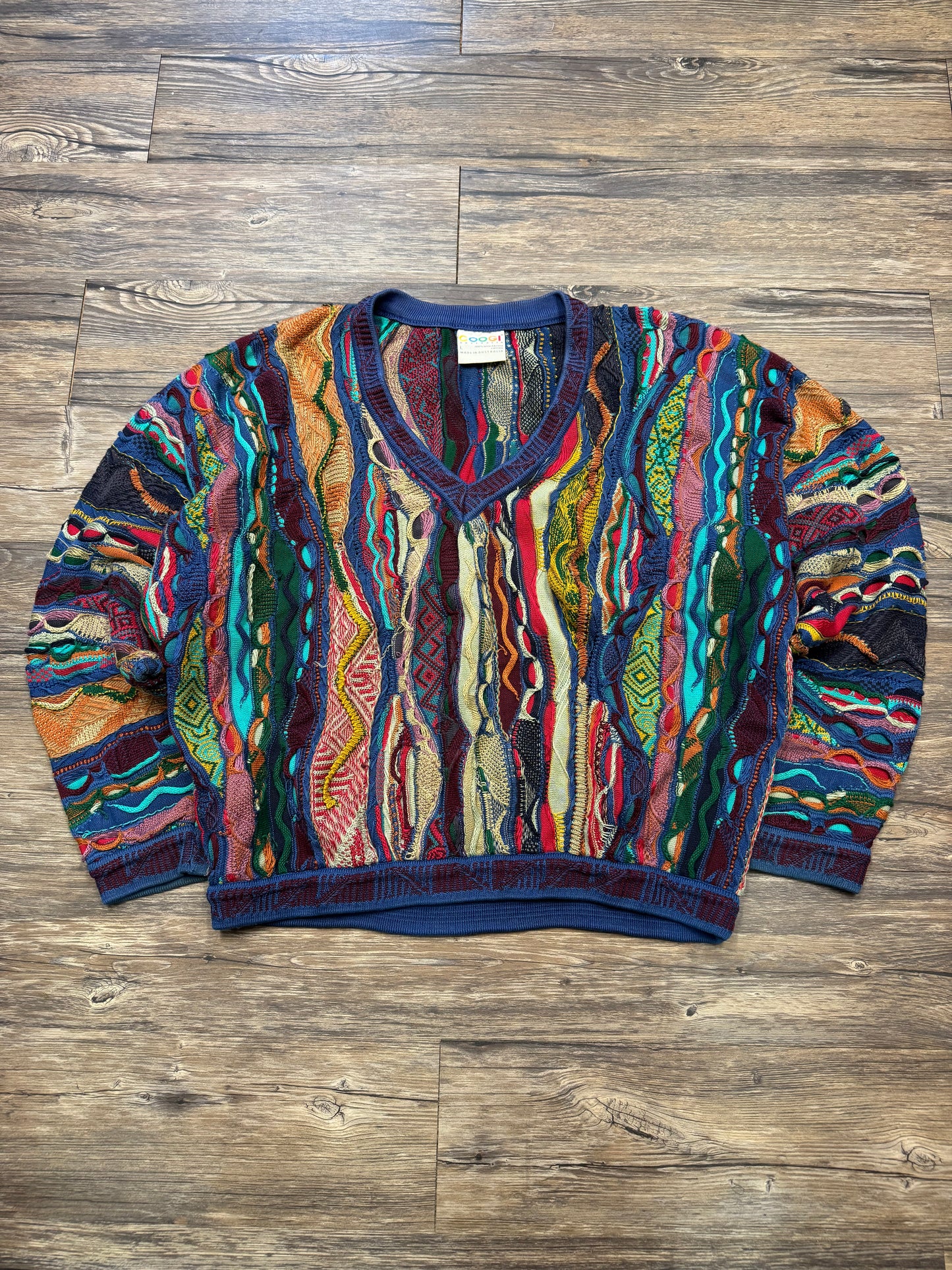 VINTAGE COOGI V-NECK CABLE KNIT SWEATER (L)